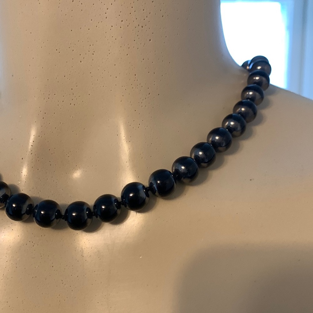 KISSAKA GLASS FAUX PEARLS NECKLASE